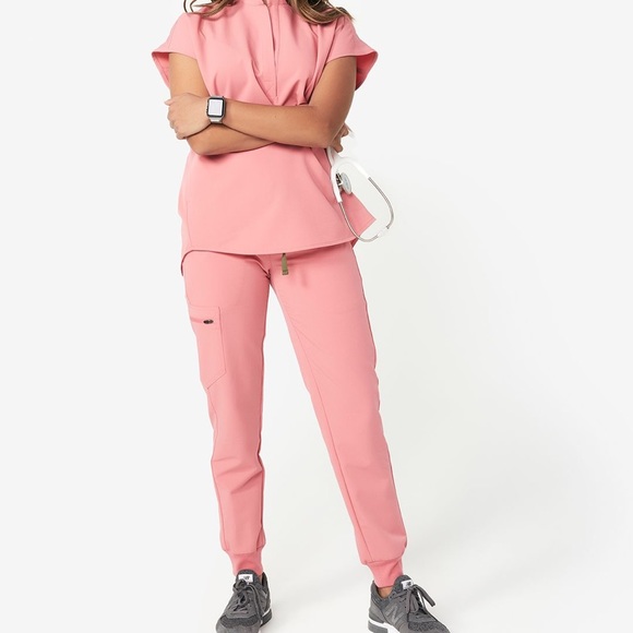 ISO scrub sets for these colors! - Picture 1 of 3